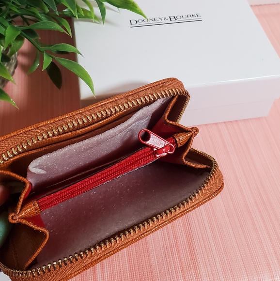 Dooney & Bourke Saffiano, Zip Around Credit Card Case/ color Natural - Picture 7 of 8